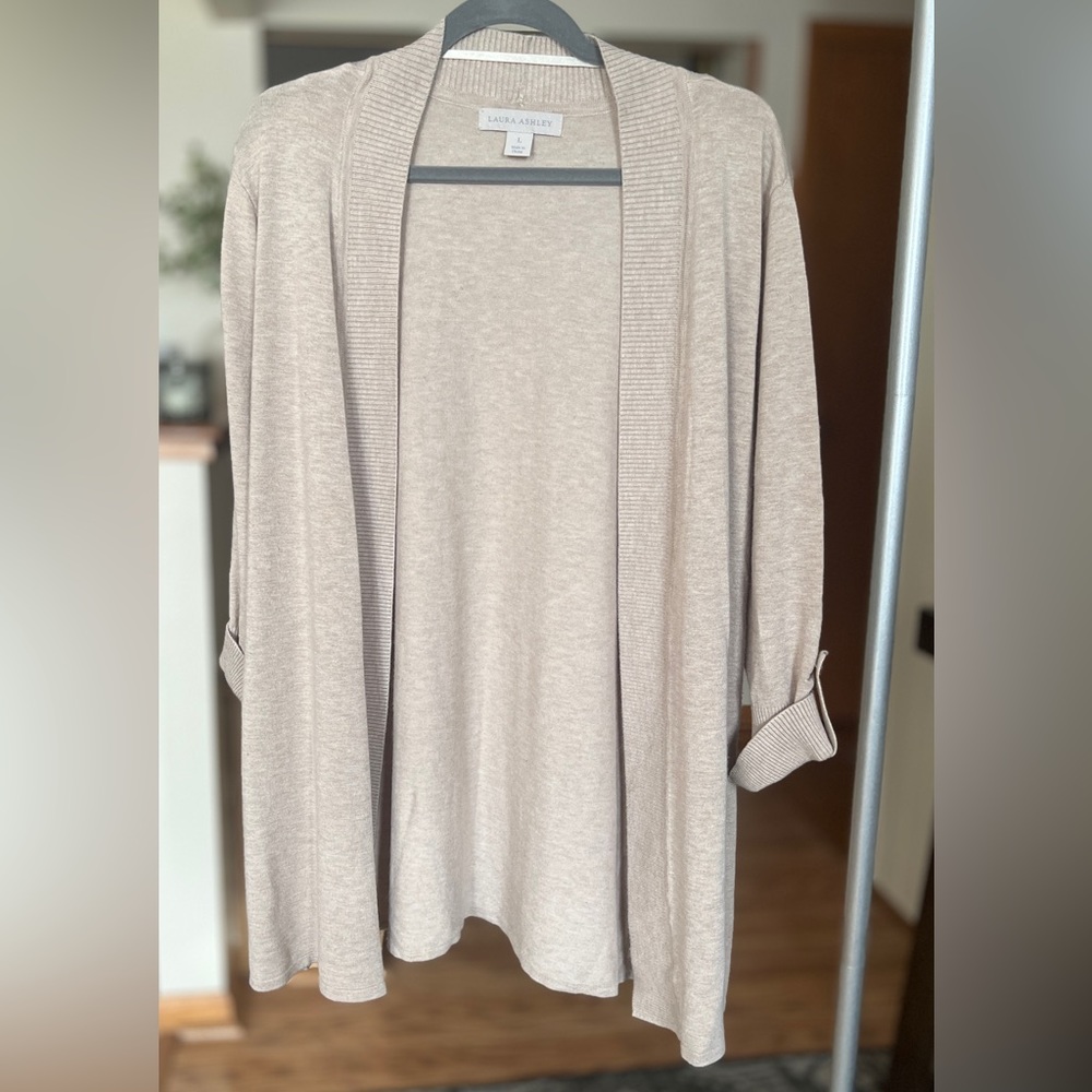 Laura Ashley oatmeal cardigan sweater perfect for spring! Women's large L EUC
